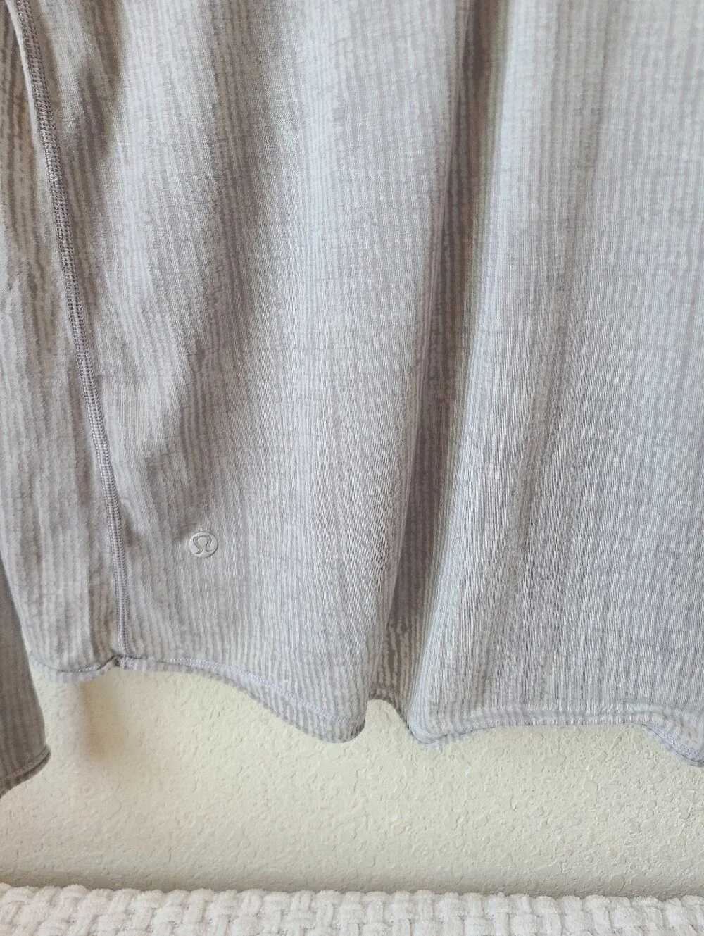 Lululemon Flip Your Dog Long  Light Gray Ribbed V-Neck Long Sleeve Top Size 4